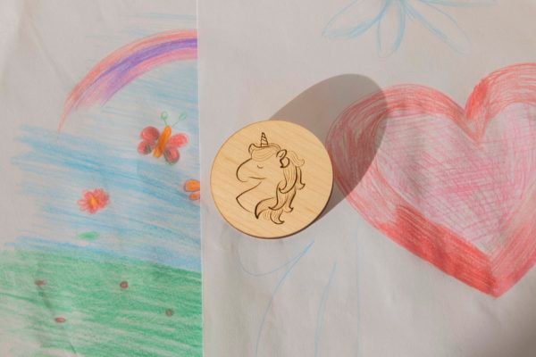 Boite en bois cadeaux personnalisée Le Havre Les BAM badge licorne fille